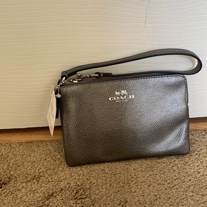 NWT Coach Zip Wristlet